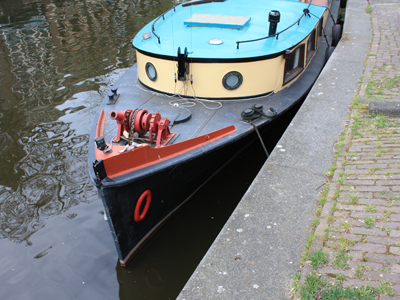 houseboat on reguliersgracht & prinsengracht houseboat on reguliersgracht & prinsengracht