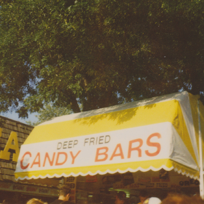 yes! deep fried candy bars. makes my teef hurt thinking about them... yes! deep fried candy bars. makes my teef hurt thinking about them...