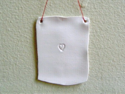 oneblackbird : heart pordelain tag